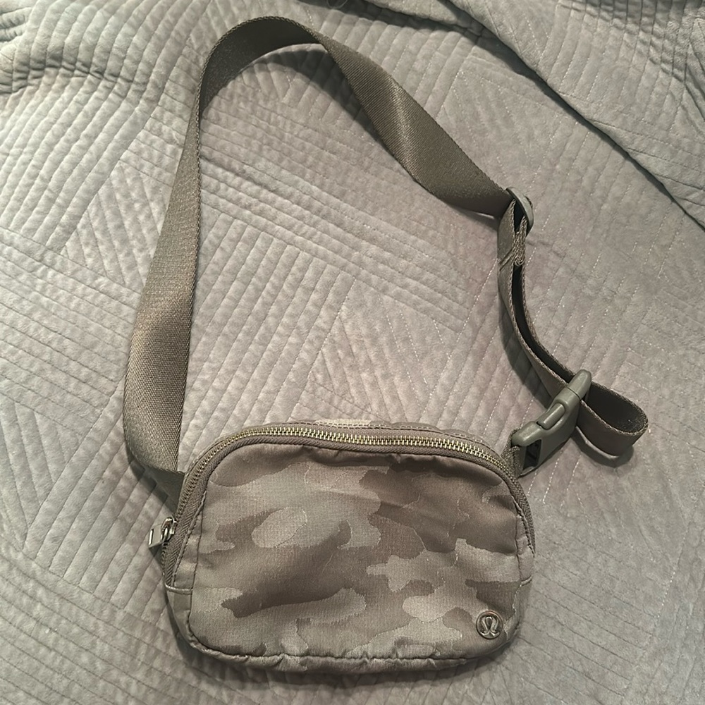 Lululemon belt bag